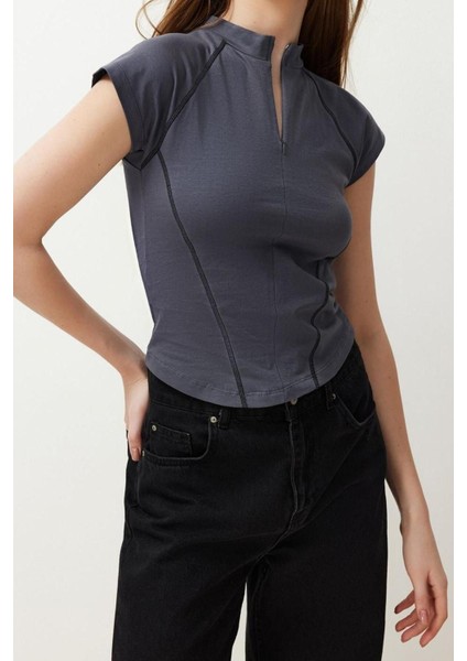 Moda Fermuarlı Yaka Örme Slim Düz Desen Casual Günlük Crop Kısa Kol Bluz modelleri