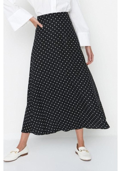 Moda Tesettür Regular Çiçekli Desen Günlük Maxi Boy Puantiye Desenli Çan Dokuma Etek