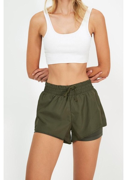 Moda Örme Normal Bel Boru Paça Sportswear Haki Paraşüt Kumaş 2 Katmanlı Içi Şortlu Örme Spor Şort fırsatları