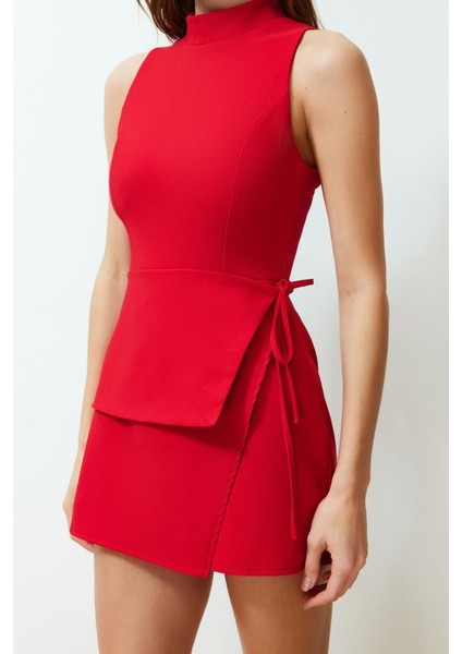 Kadın Moda Standart Kol Geniş Paça Dik Yaka Kısa Bağlama Detaylı Mini Dokuma Şort Etek Tulum