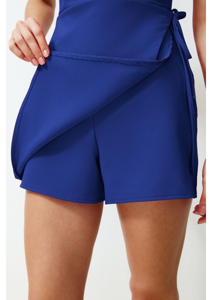 Kadın Moda Standart Kol Geniş Paça Dik Yaka Kısa Bağlama Detaylı Mini Dokuma Şort Etek Tulum indirimleri