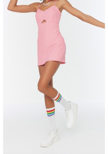 Boru Paça Kalp Yaka Ekose Kareli Desen Kısa Pencere Detaylı Askılı Mini Dokuma Tulum fiyatları