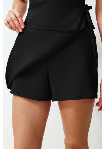 Kadın Moda Standart Kol Geniş Paça Dik Yaka Kısa Bağlama Detaylı Mini Dokuma Şort Etek Tulum indirimleri