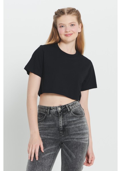Standart Fit Normal Kesim %100 Pamuk Bisiklet Yaka Crop Tişört