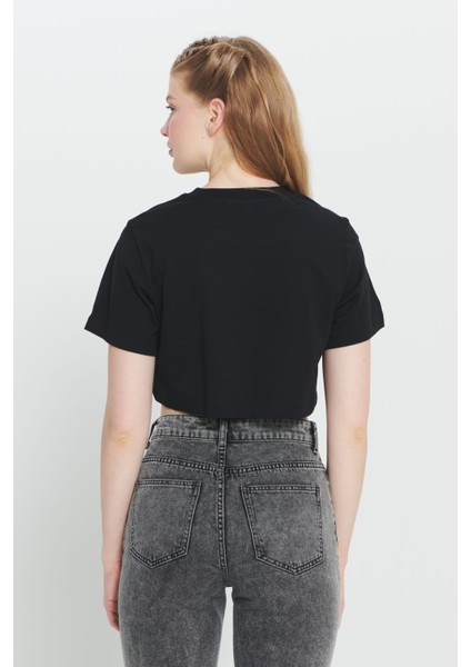 Standart Fit Normal Kesim %100 Pamuk Bisiklet Yaka Crop Tişört