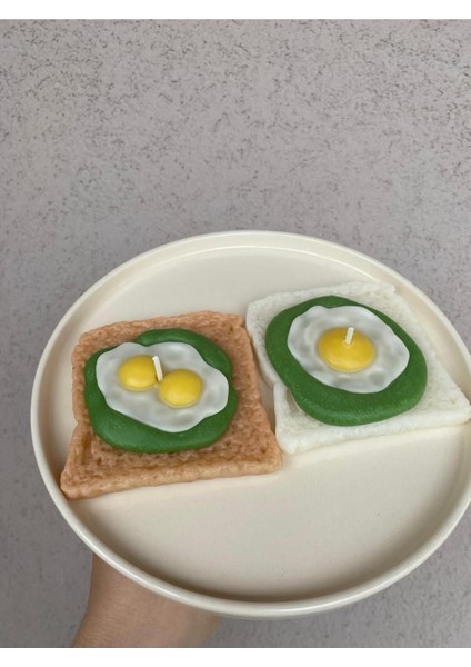 Ekmek Dilimi Temalı Avokado ve Yumurtalı Gerçekçi Sağlıklı Diyet Mum