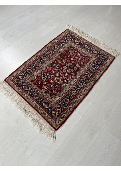 75X103 cm Çiçek Desenli El Dokuma Küçük Boy Kırmızı Renkli Antik Uşak Kilimi
