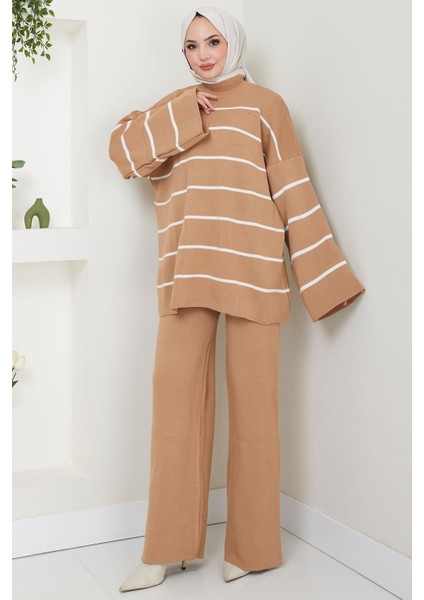 Yarım Balıkçı Yaka Çizgili Triko Takım Camel HM2553