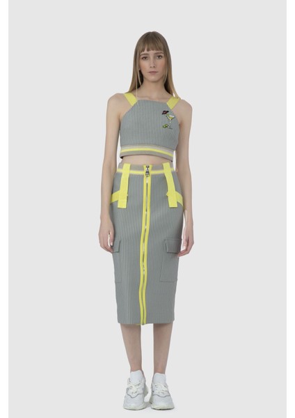 Neon Bant ve Nakış Detaylı Bej Crop Top