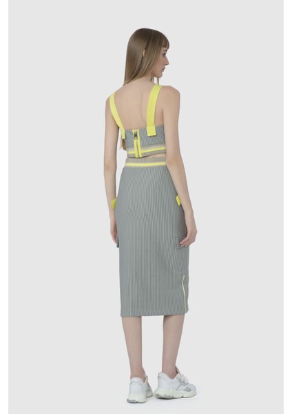 Neon Bant ve Nakış Detaylı Bej Crop Top fırsatları