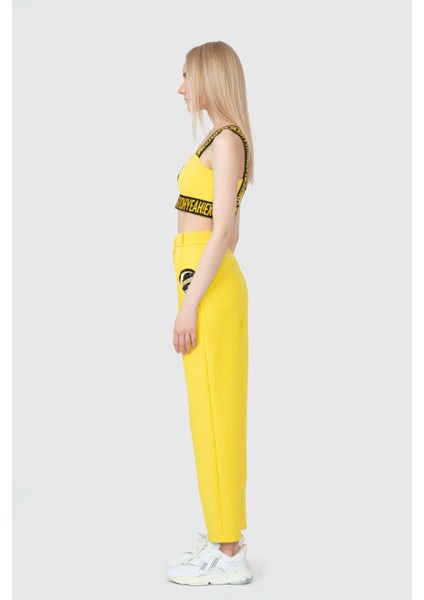 Nakış Arma Detaylı Şerit Yazılı Askılı Sarı Crop Top fiyatları