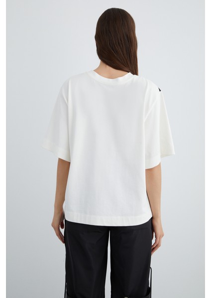 Taş Baskı Detaylı Basic Tshirt fırsatları
