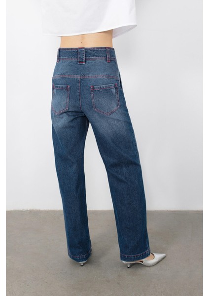 Kırmızı Dikiş Detaylı Kırmızı Düğmeli Jean Pantolon fırsatları