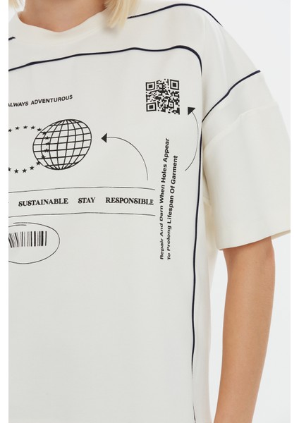 Grafik Baskılı Beyaz Tişört modelleri
