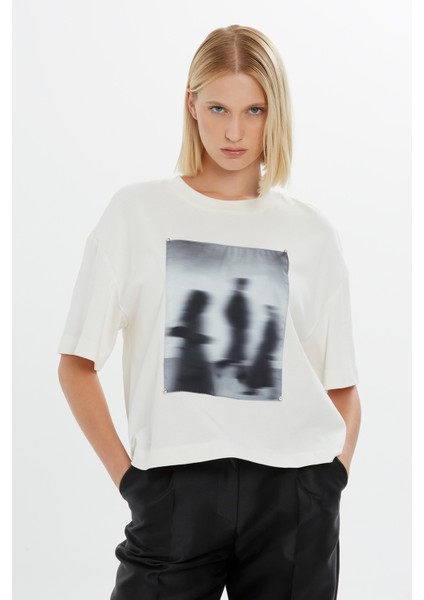 Baskı Detaylı Düşük Omuzlı Kısa Kollu Basic Ekru Tshirt