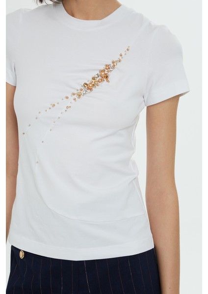 Inci ve Taş Detaylı Kısa Kollu Beyaz Tshirt