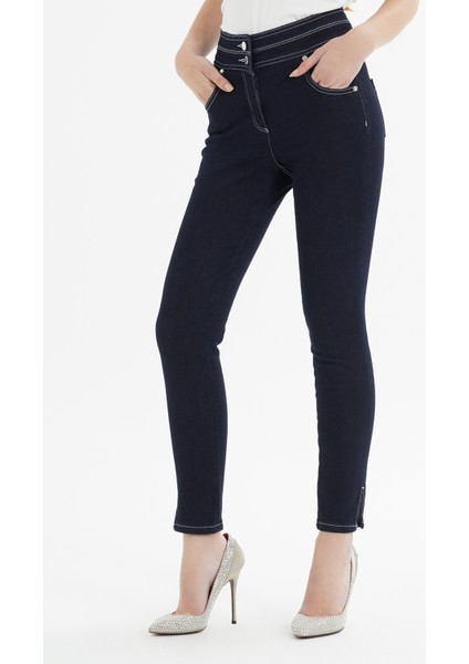 Beyaz Kontrast Dikiş ve Çift Kemer Detaylı Yırtmaçlı Slim Fit Denim Pantolon fiyatları