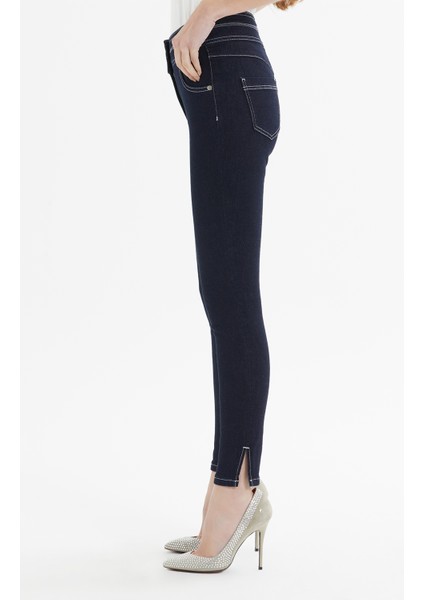 Beyaz Kontrast Dikiş ve Çift Kemer Detaylı Yırtmaçlı Slim Fit Denim Pantolon modelleri