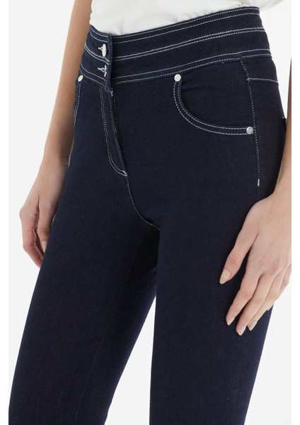 Beyaz Kontrast Dikiş ve Çift Kemer Detaylı Yırtmaçlı Slim Fit Denim Pantolon fırsatları