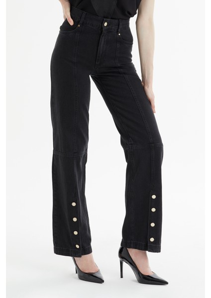 Düz Kesim Paçası Gold Düğme Detaylı Siyah Denim Pantolon fiyatları