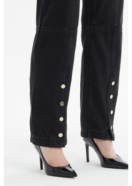 Düz Kesim Paçası Gold Düğme Detaylı Siyah Denim Pantolon fırsatları