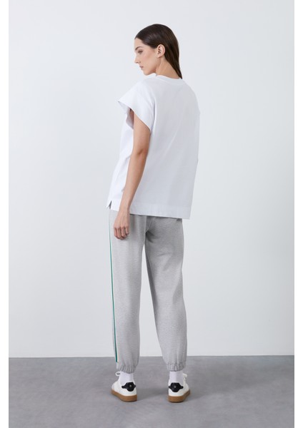 Etiket Detaylı Düşük Kol Beyaz Bluz modelleri