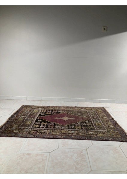 108X144 cm El Dokuma Çiçek Desenli Vintage Kilim Küçük Boy Ender Bulunan Anadolu Kilimi