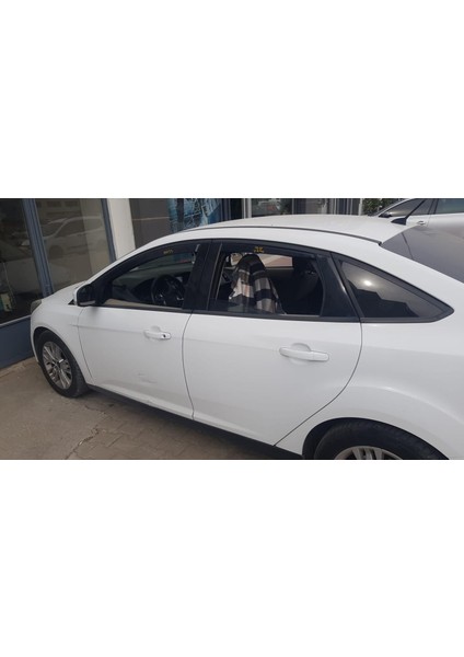 Ford Focus 3 2011-2018 Model Içten Geçme 4'lü Cam Rüzgarlığı fiyatları