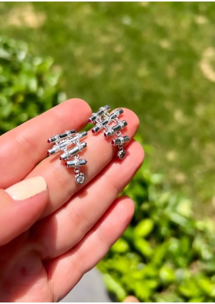 Bety Pembe Taşlı Piramit Küpe