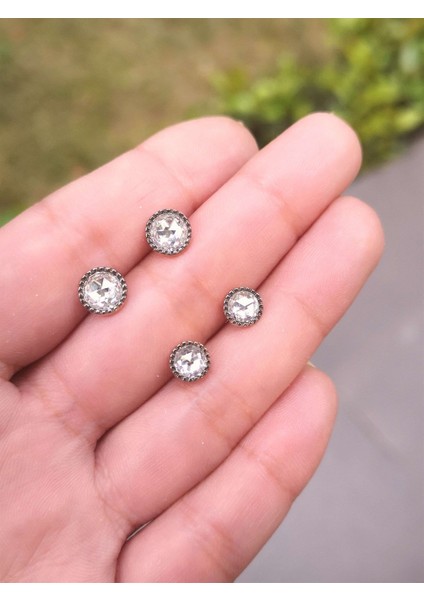 Elmas Montür Çivi Küpe