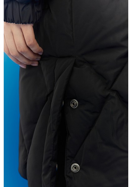 Regular Fit Normal Kesim Kapüşonlu Uzun Şişme Mont