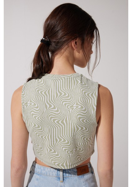 Slim Fit Dar Kesim Bisiklet Yaka Kolsuz Crop Desenli Tişört