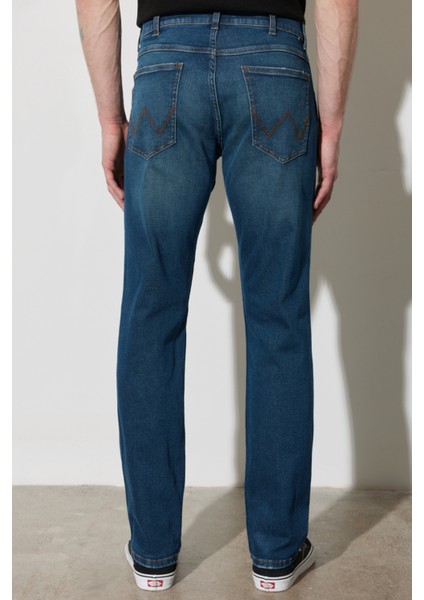 Wrangler Greensboro Regular Straight Fit Düşük Bel Esnek Jean Kot Pantolon