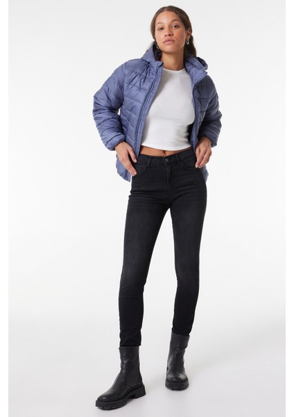 Regular Fit Normal Kesim Mavi Şişme Mont modelleri
