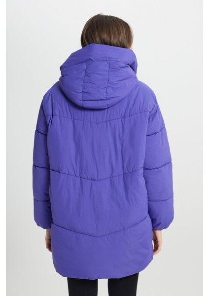 Loose Fit Rahat Kesim Kapüşonlu Uzun Mor Şişme Mont