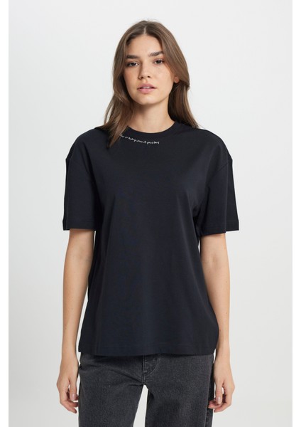 Loose Fit Rahat Kesim Bisiklet Yaka %100 Pamuk Beyaz Tişört