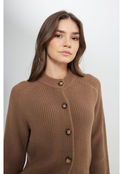 Regular Fit Normal Kesim Düğme Detaylı Camel Triko Kazak