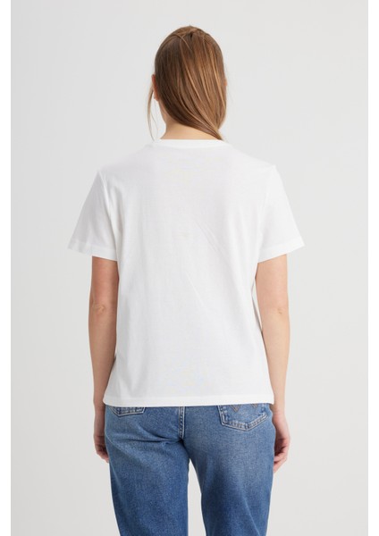 Regular Fit Normal Kesim Bisiklet Yaka %100 Pamuk Kırık Beyaz Tişört indirimleri