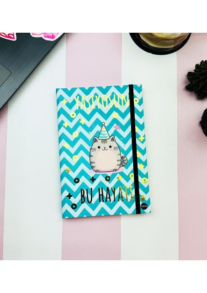 Yaşıyorsun Bu Hayatı V2 Kedi Tasarım Lastikli Çizgisiz Defter