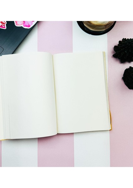Yaşıyorsun Bu Hayatı V2 Kedi Tasarım Lastikli Çizgisiz Defter