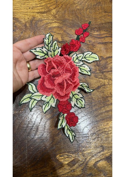 Nakış Işleme Çiçekli Arma Dikiş Aplike 26X19 cm