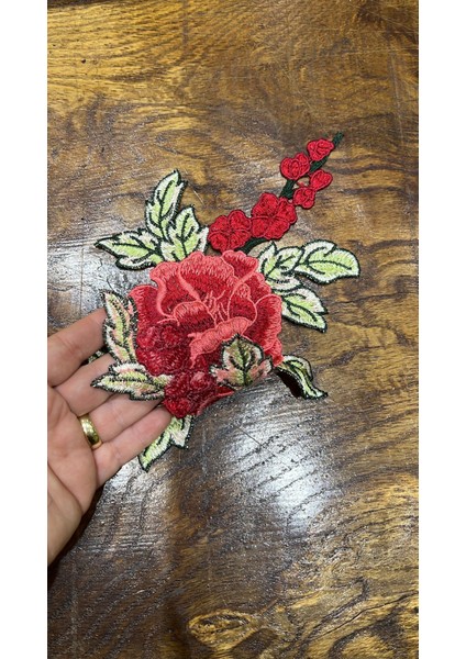 Nakış Işleme Çiçekli Arma Dikiş Aplike 26X19 cm fiyatları