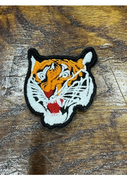 Nakış İşleme Mini Aslan Arma Dikiş Aplike 5 x 4 cm