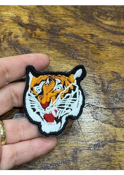 Nakış İşleme Mini Aslan Arma Dikiş Aplike 5 x 4 cm fiyatları