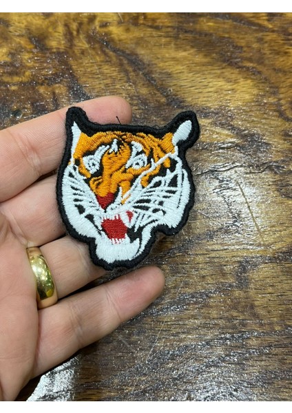 Nakış İşleme Mini Aslan Arma Dikiş Aplike 5 x 4 cm modelleri