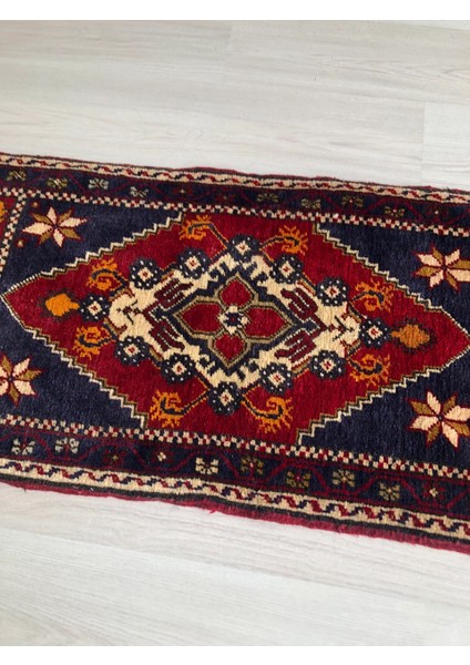 54X115 cm El Dokuma Lacivert ve Kırkımızı Renkli Çiçek Desenli Türk Kilim