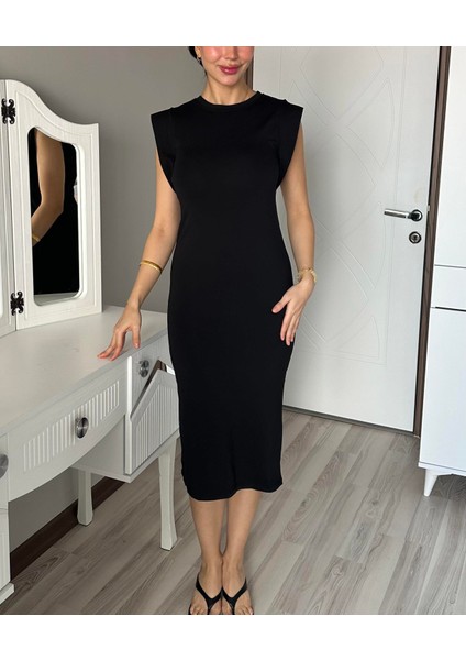 Kadın Siyah Vatka Görünümlü %100 Pamuk Penye Kolsuz Rahat Salaş Kesim Günlük Basic Midi Boy Elbise