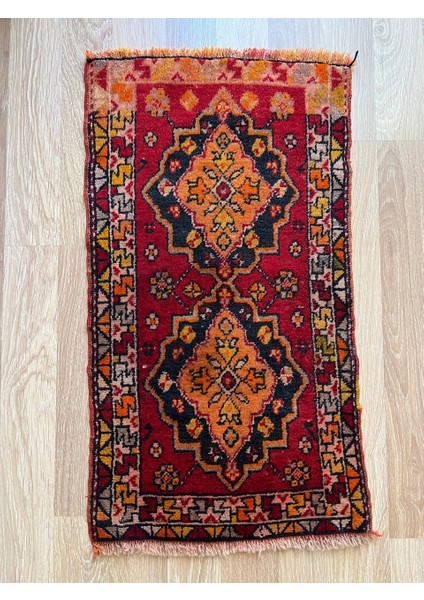 48x87 Cm El Dokuma Kırmızı Sarı Renkli Küçük Boy Ender Bulunan Yıkanabilir Kilim