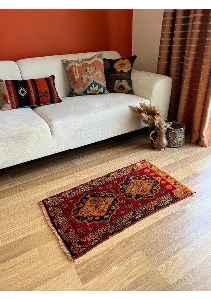 48x87 Cm El Dokuma Kırmızı Sarı Renkli Küçük Boy Ender Bulunan Yıkanabilir Kilim