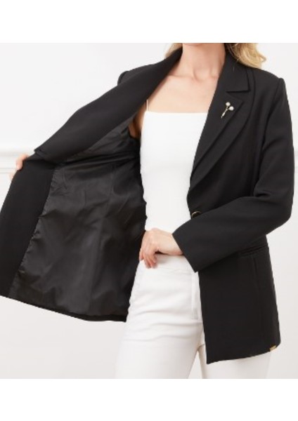 Siyah Çift Yaka Broşlu Blazer Ceket